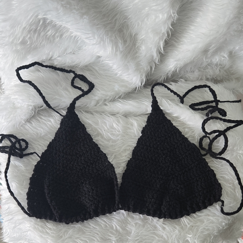 Chic Black Crochet Bikini Top‎